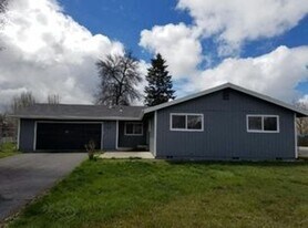 4626 Alpine Dr in Klamath Falls, OR - Building Photo