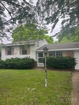 1810 W Kemper Rd in Cincinnati, OH - Building Photo
