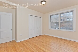 4745 N Damen Ave in Chicago, IL - Building Photo - Building Photo