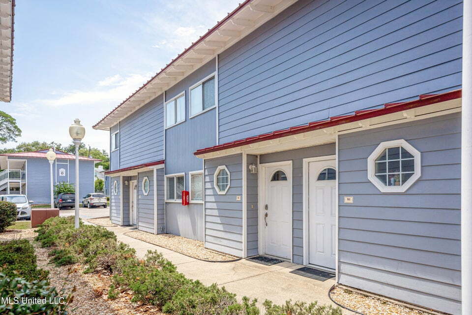 1664 Beach Blvd in Biloxi, MS - Building Photo