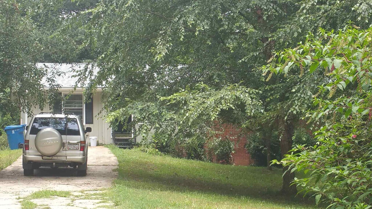 910 Virginia Ct SE in Conyers, GA - Building Photo