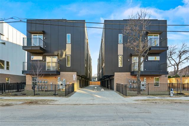 property at 2031 N Prairie Ave