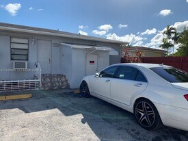 1839 Wiley St in Hollywood, FL - Building Photo