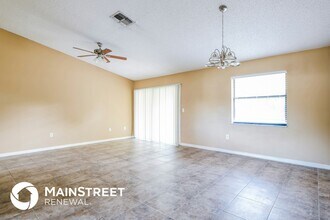9637 Langan St in Spring Hill, FL - Foto de edificio - Building Photo