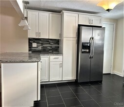 5 Beechwood Rd in New Hartford, NY - Building Photo - Building Photo