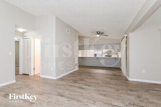 704 Del Rio Way in Kissimmee, FL - Foto de edificio - Building Photo