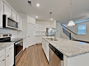 254 Lake St in Loganville, GA - Foto de edificio - Building Photo