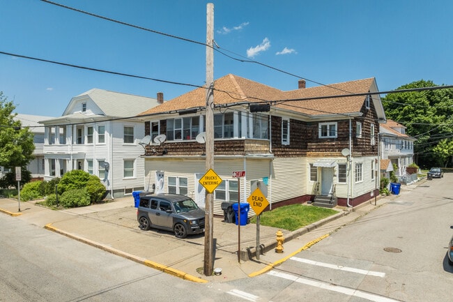 1101-1103 Lonsdale Ave in Central Falls, RI - Foto de edificio - Building Photo