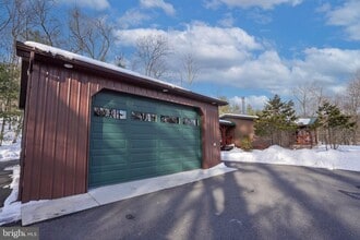 371 Green Tree Dr in Auburn, PA - Building Photo - Building Photo