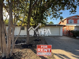 319 Surrels Ave in San Antonio, TX - Building Photo