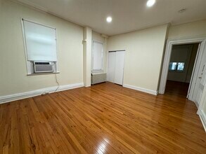 65 Giles Ave in Jersey City, NJ - Building Photo - Building Photo