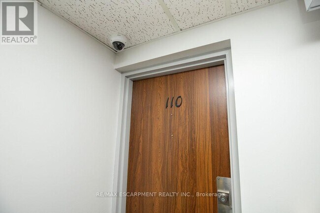 71 Vanier Dr in Kitchener, ON - Building Photo - Building Photo