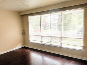 32 Durrington Crescent in Toronto, ON - Building Photo - Building Photo