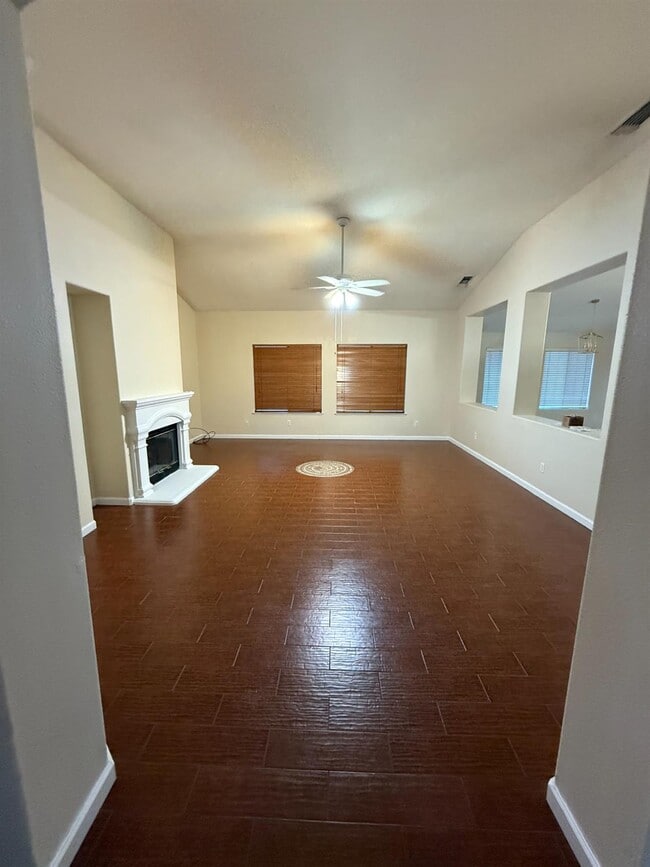 5731 N Tracy Ave in Fresno, CA - Building Photo - Building Photo