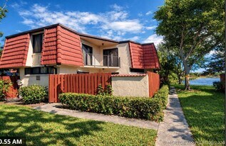 3915 Victoria Dr in West Palm Beach, FL - Building Photo