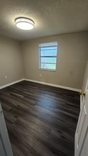 101 S Forest St in Plant City, FL - Foto de edificio - Building Photo