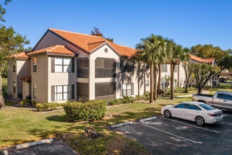 Oasis at Naples in Naples, FL - Foto de edificio - Building Photo