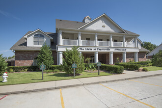 The Fairways at Fayetteville in Fayetteville, AR - Foto de edificio - Building Photo