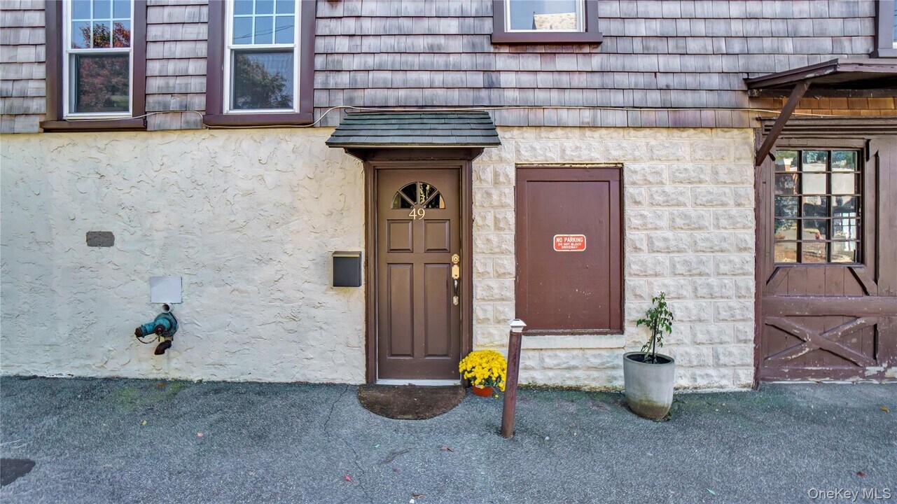 49 Maple Ave in Sea Cliff, NY - Building Photo