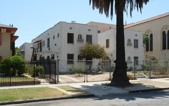 2946 Leeward Ave in Los Angeles, CA - Building Photo - Building Photo