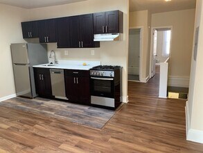 4030 Locust St, Unit 2 in Philadelphia, PA - Foto de edificio - Building Photo