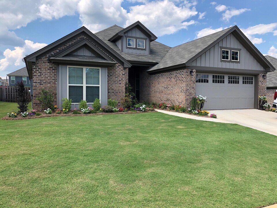 9211 Cres Lodge Cir in Pike Road, AL - Building Photo
