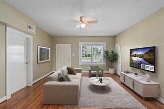 2819 Isabella St in Houston, TX - Foto de edificio - Building Photo