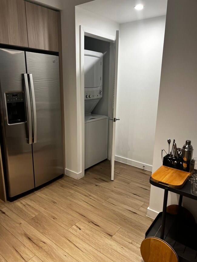 670 W 74th Pl, Unit B1 in Hialeah, FL - Foto de edificio - Building Photo