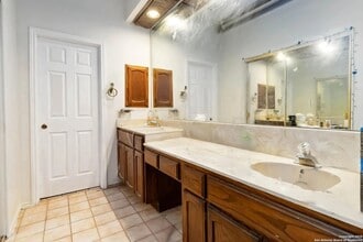 17915 Summer Knoll in San Antonio, TX - Foto de edificio - Building Photo