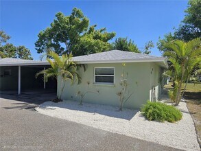 105 Base Ave E in Venice, FL - Foto de edificio - Building Photo