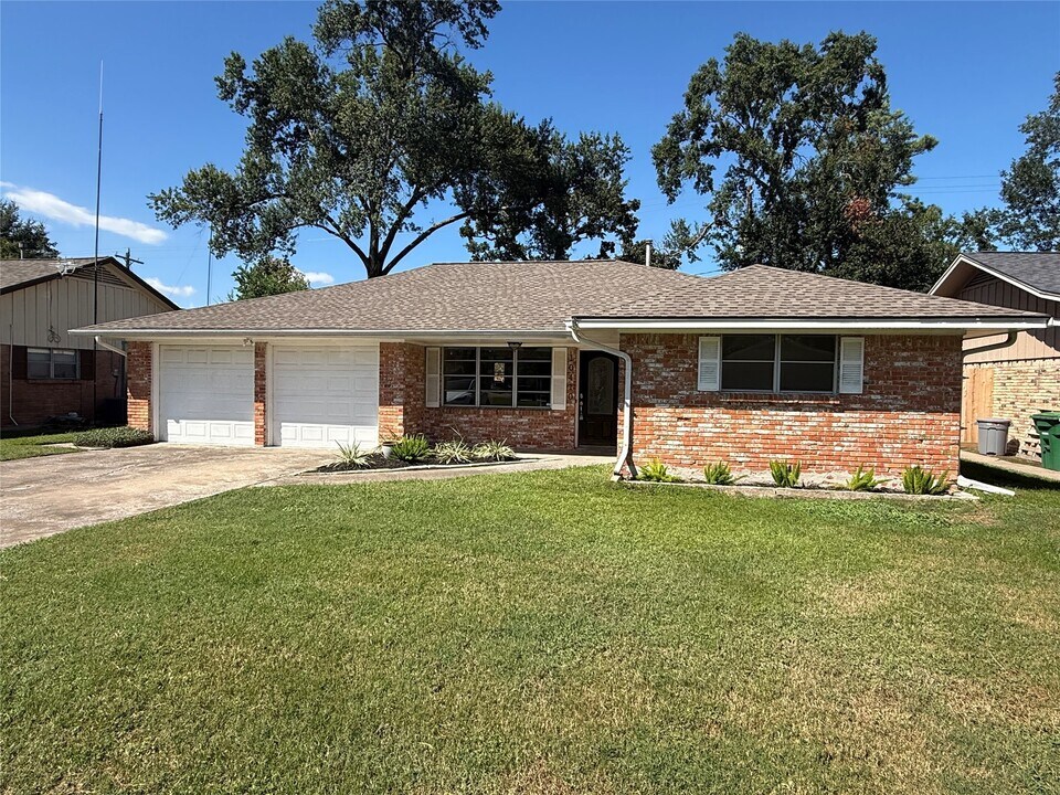 10410 Barwood Dr in Houston, TX - Building Photo