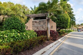 708 SW 147th Ave in Pembroke Pines, FL - Foto de edificio - Building Photo