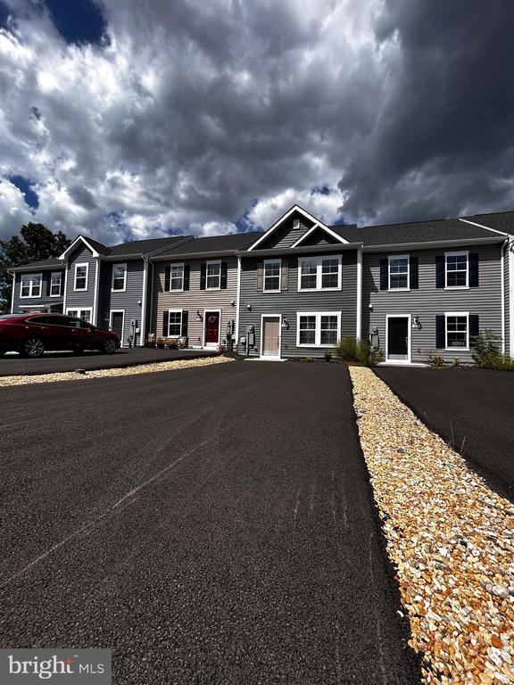 220 Gentle Breeze Dr in Bunker Hill, WV - Building Photo - Building Photo