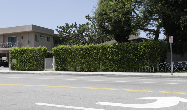 5119-5123 1/2 Colfax Ave in Valley Village, CA - Foto de edificio - Building Photo