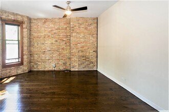 1758 W Montrose, Unit 2 in Chicago, IL - Foto de edificio - Building Photo