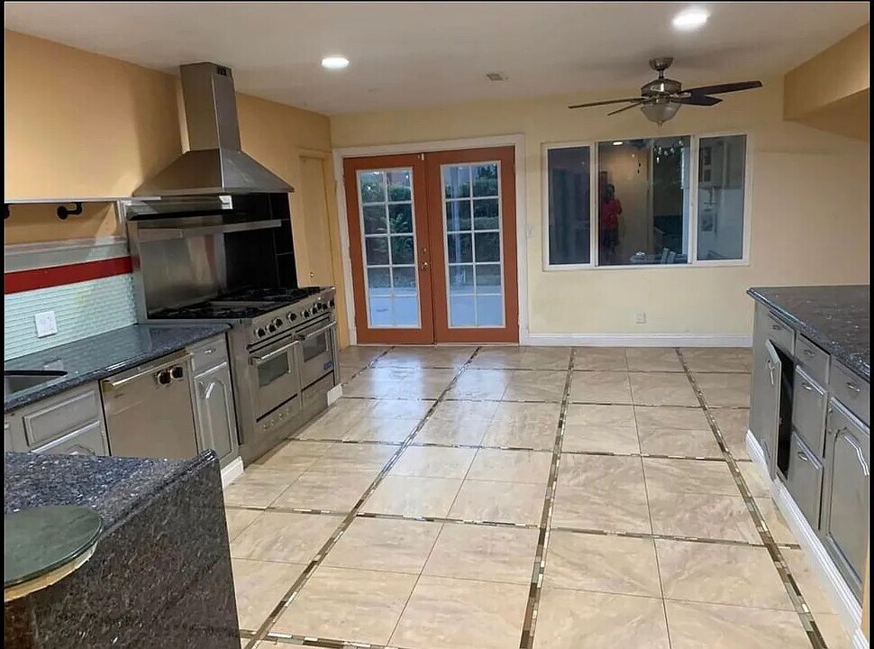 9821 Quail Ct in Garden Grove, CA - Foto de edificio