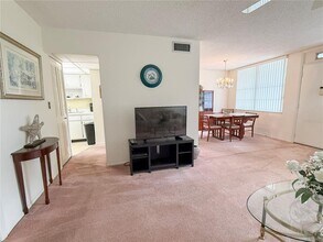 4880 Locust St NE in St. Petersburg, FL - Building Photo - Building Photo