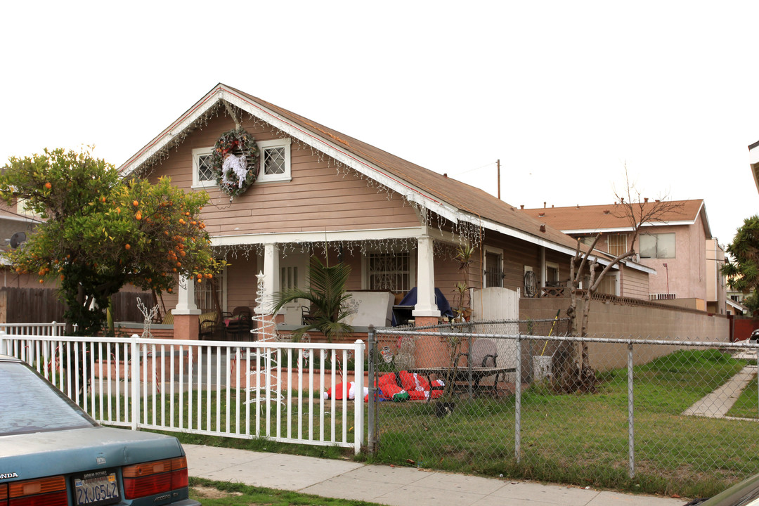 1061 Orange Ave in Long Beach, CA - Building Photo