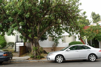 1127 Capuchino Ave in Burlingame, CA - Building Photo - Building Photo