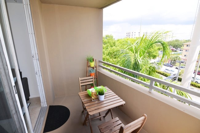 Edison Terraces in Miami, FL - Building Photo - Building Photo
