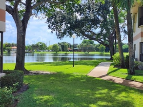1913 Carambola Cir S in Coconut Creek, FL - Foto de edificio - Building Photo