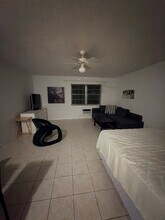 120 SE 9th Ct in Hallandale Beach, FL - Foto de edificio - Building Photo