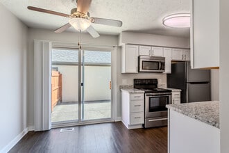 Turkey Run Village in Dublin, OH - Building Photo - Interior Photo