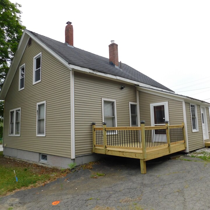 41 Main St in Fairfield, ME - Foto de edificio