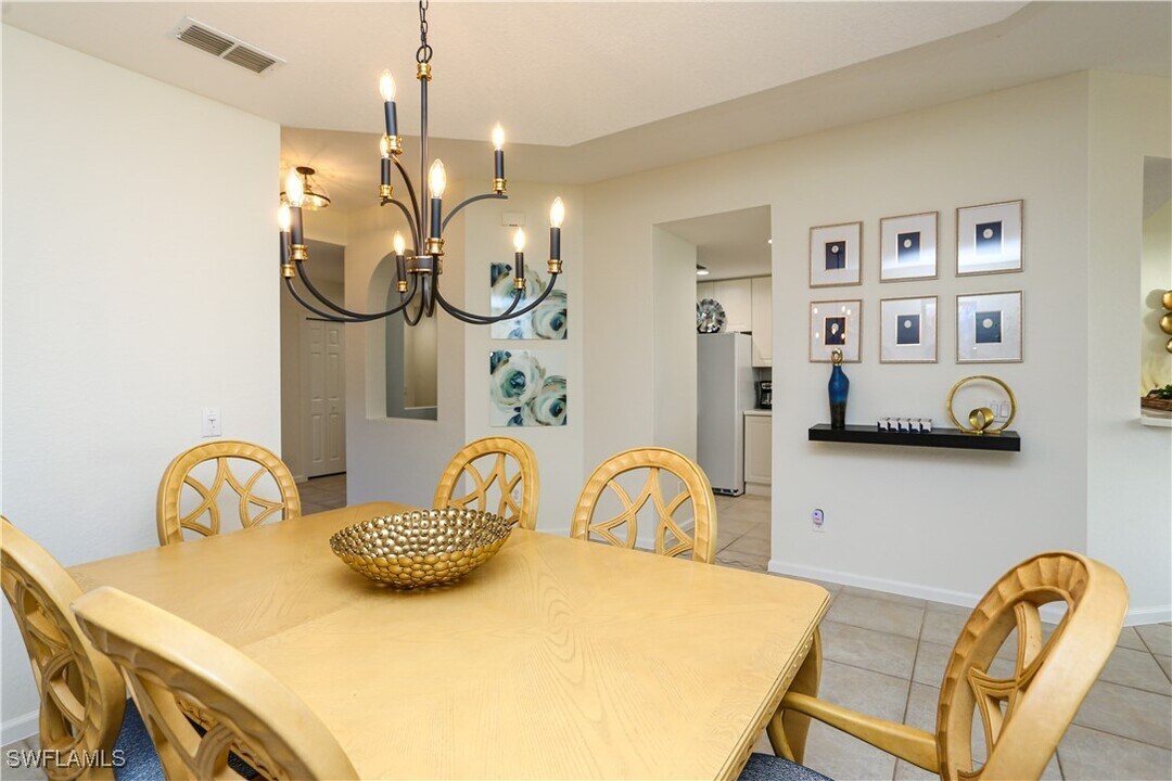 3930 Deer Crossing Ct in Naples, FL - Foto de edificio