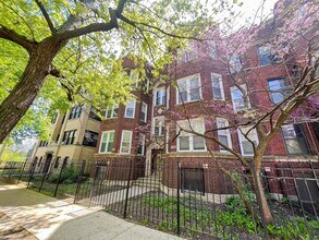 821 W Sunnyside Ave in Chicago, IL - Building Photo - Building Photo