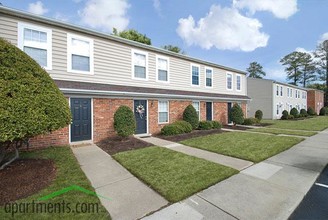 Woodbriar Apartments in Richmond, VA - Building Photo - Building Photo