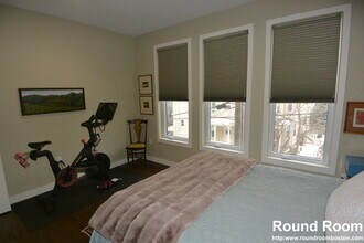 45 Burnett St, Unit 201 in Boston, MA - Building Photo - Building Photo