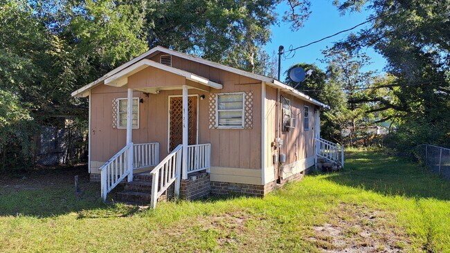 126 Lewis St in Walterboro, SC - Building Photo - Building Photo