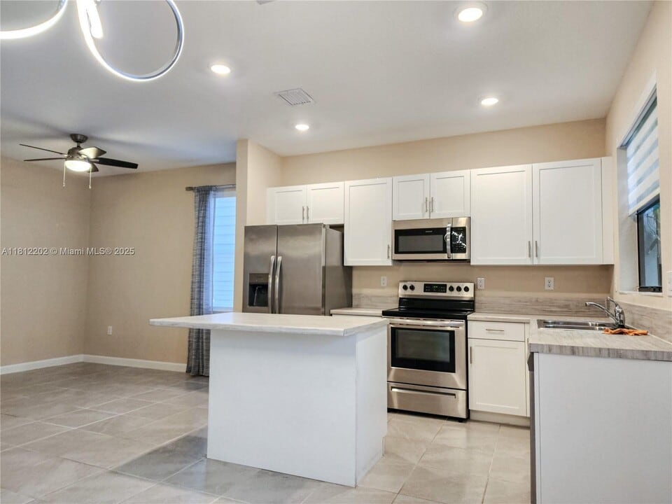 14817 SW 183rd Terrace in Quail Heights, FL - Building Photo